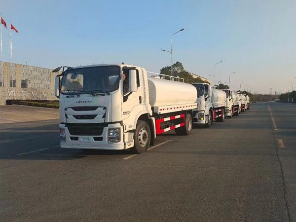 Isuzu 12-ton drinking water truck