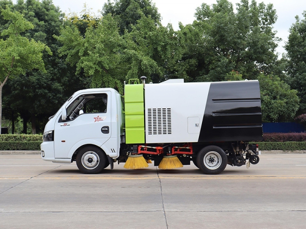 Dongfeng Touyi 4 cubic meters road sweeper