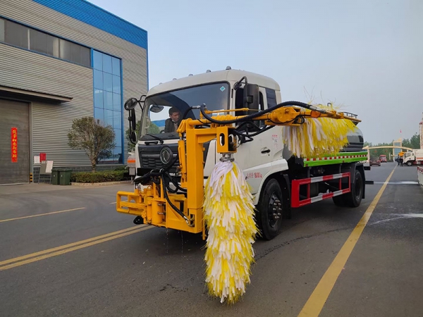 Dongfeng Tianjin City Guardrail Cleaning Vehicle