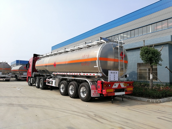 Dongfeng Tianlong 46-party semi-trailer aluminum alloy oil tanker