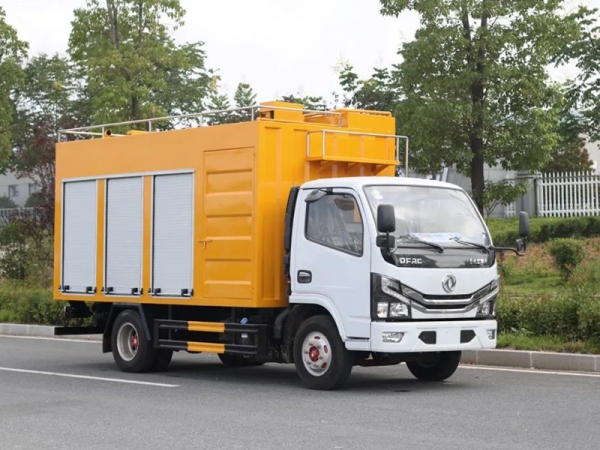 Dongfeng Dolica 3308 Suction and Purification Vehicle