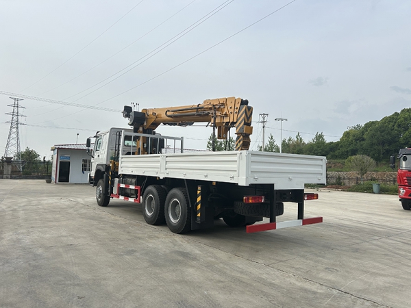 Guo San SINOTRUK Duty Truck Haworth Crane