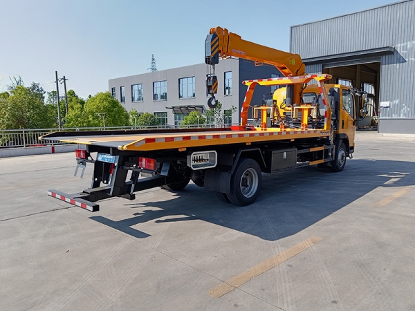 SINOTRUK Vehicle Haworth One-Trailer-Two With Crane Clearance Truck