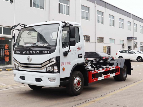 Dongfeng Dolica Hook Arm Garbage Truck