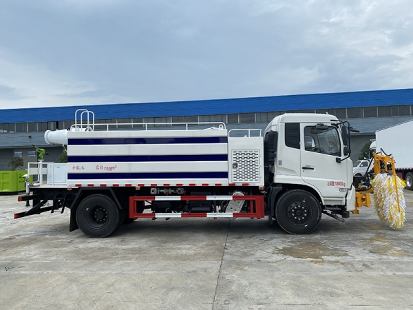 Dongfeng Tianjin High-speed City Spray Guardrail Cleaning Vehicle