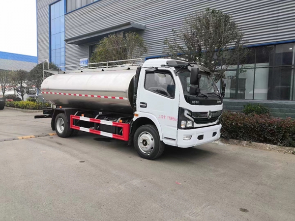 Dongfeng 8.5 square milk tanker