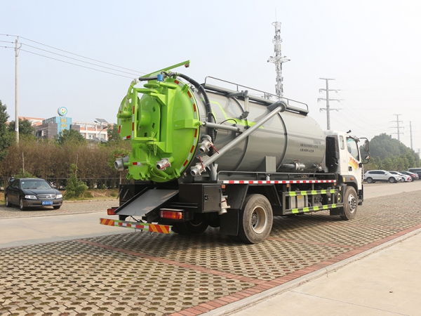 Foton Auzuz Hornet Cleaning and Suction Vehicle