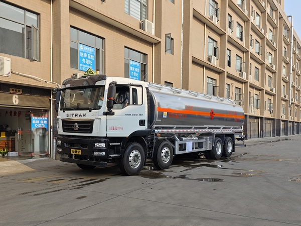 SINOTRUK Duty Truck, 25-ton fuel tanker