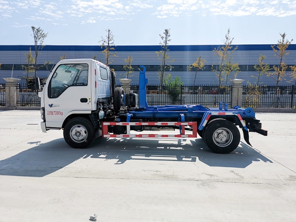 Isuzu 6 Cubic Square Hooked Garbage Truck