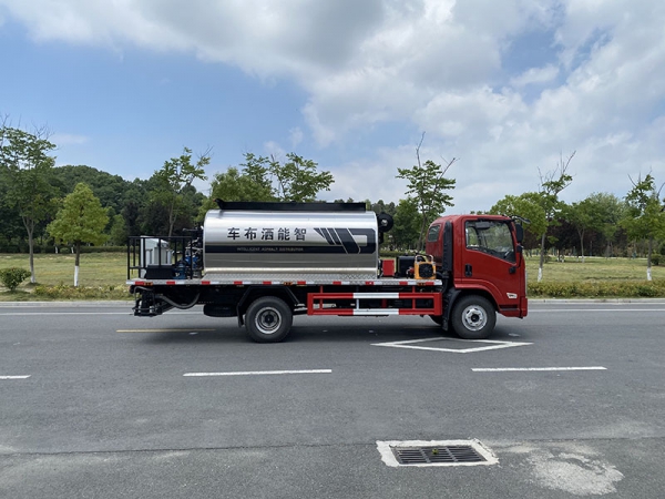 Shaanqi single row standing 8 square intelligent asphalt sprinkler trucks