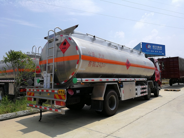 Jiefang front four rear eight 20 tons aluminum alloy tanker truck