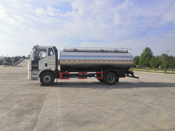 Jiefang J6 Single Axle Milk Tanker