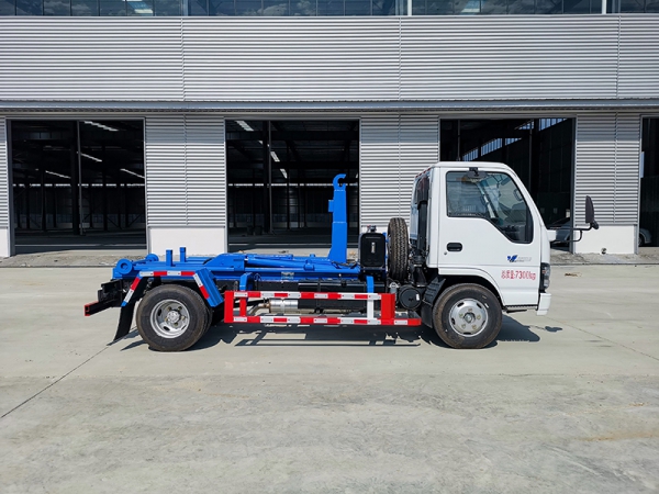 Isuzu 6 Cubic Square Hooked Garbage Truck