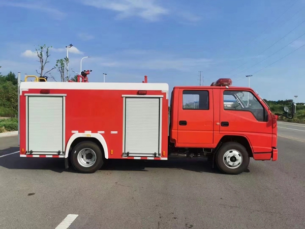 JIANGLING 2-ton water tanker fire truck