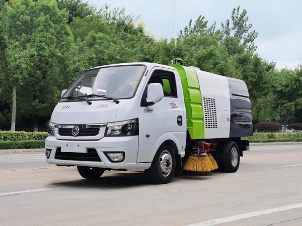 Dongfeng Touyi 4 cubic meters road sweeper