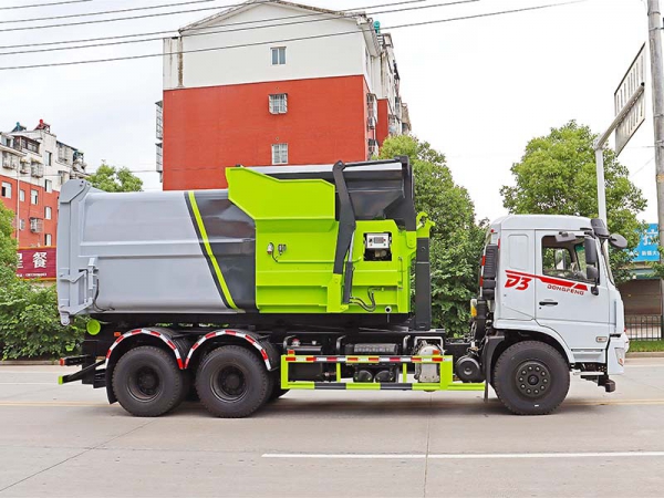 Dongfeng special bottom D3 hook arm garbage truck plus mobile station