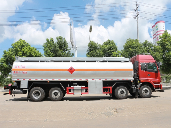 Foton front four rear eight 20 tons fuel trucks