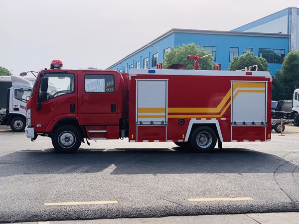 Isuzu 3.5-ton Foam Tanker Fire Truck