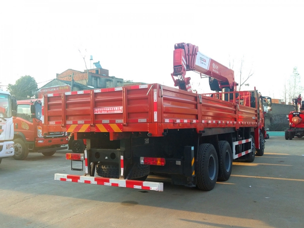 Jiefang J6L front four rear eight 12 tons straight boom crane