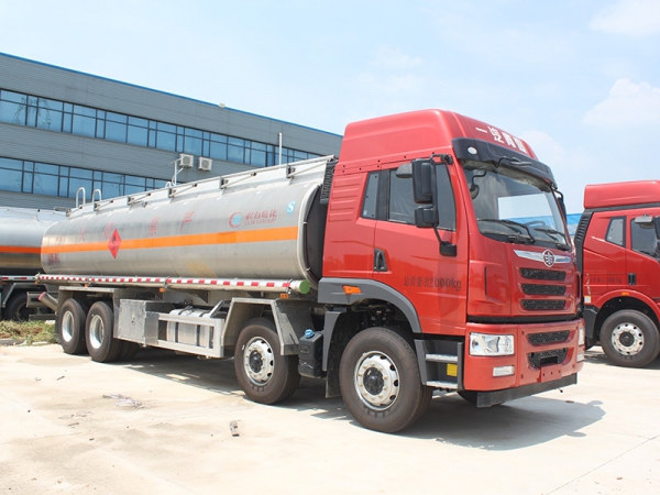 Jiefang front four rear eight 20 tons aluminum alloy tanker truck