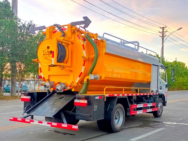 12 cubic meters Dollywood cleaning and suction trucks