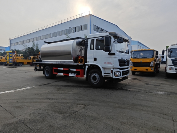 Shaanqi 10 cubic meters asphalt sprinkler truck