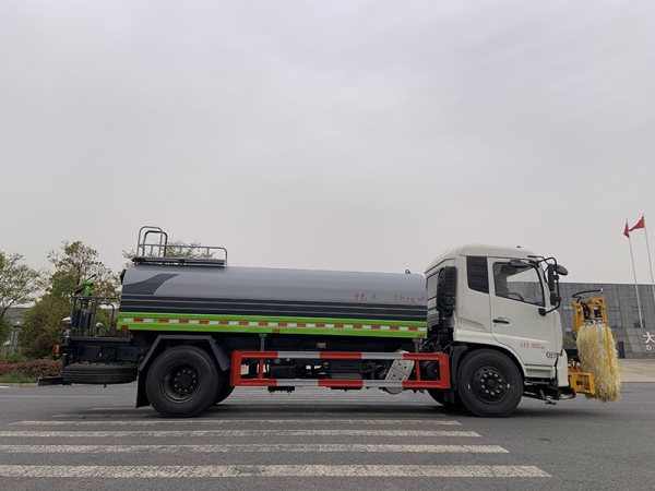 Dongfeng Tianjin City Guardrail Cleaning Vehicle