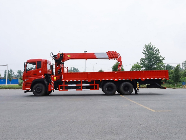 Dongfeng Tianlong VL rear double axle on 2 tons straight boom crane