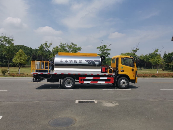 Dongfeng Dolicharge 6-square-meter intelligent asphalt sprinkler truck