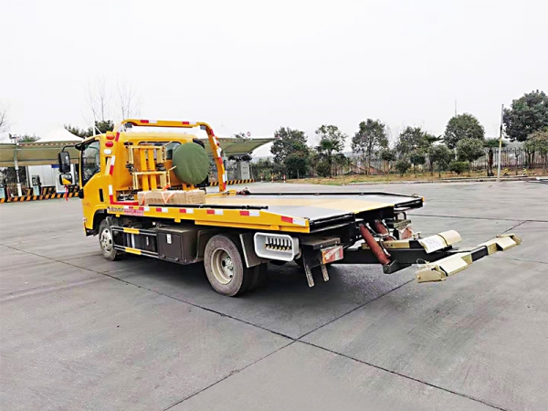 Isuzu KV100 Truck