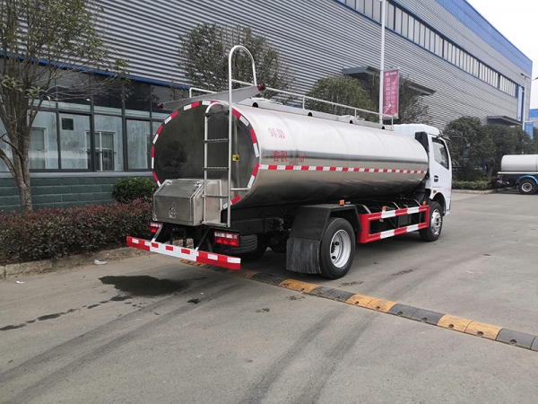 Dongfeng 8.5 square milk tanker