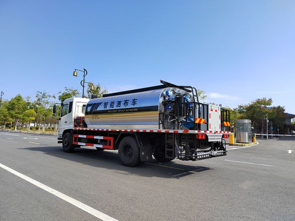 Dongfeng Tianjin 12-party intelligent asphalt sprinkler truck