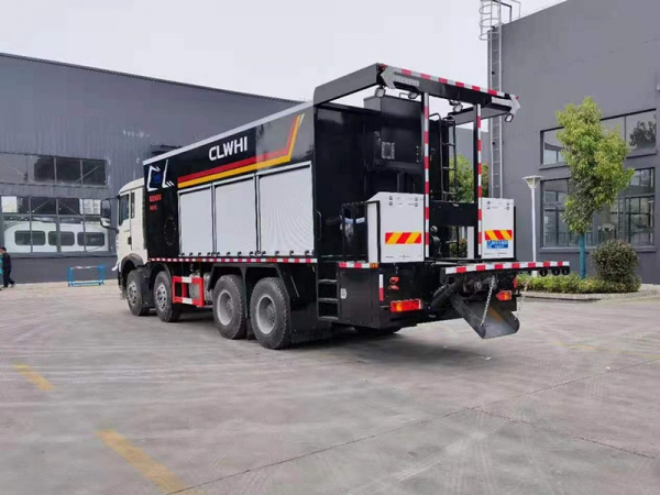 SINOTRUK Duty Vehicle Front Four Rear Eight Thin Slurry Sealer Trucks