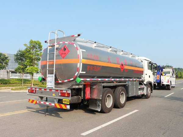 SINOTRUK Duty Truck 17T Aluminum Alloy Tanker