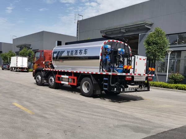 Foton small three-axle 16-square-meter intelligent sprinkler truck