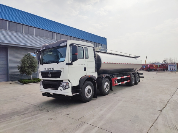 SINOTRUK Duty Vehicle Front Four Rear Eight 22 Square Milk Tanker Trucks