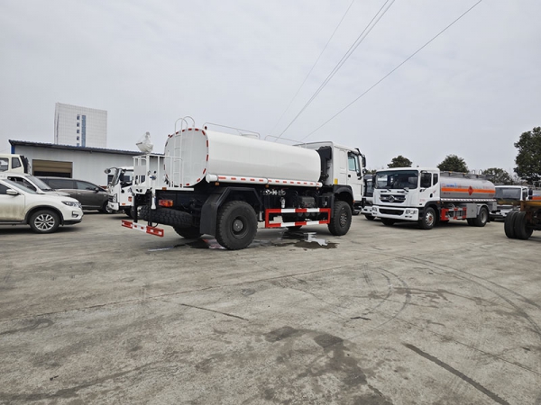 SINOTRUK Truck Haowo Engineering Chassis 10-ton Drinking Water Truck