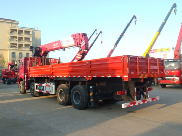 Jiefang J6L front four rear eight 12 tons straight boom crane