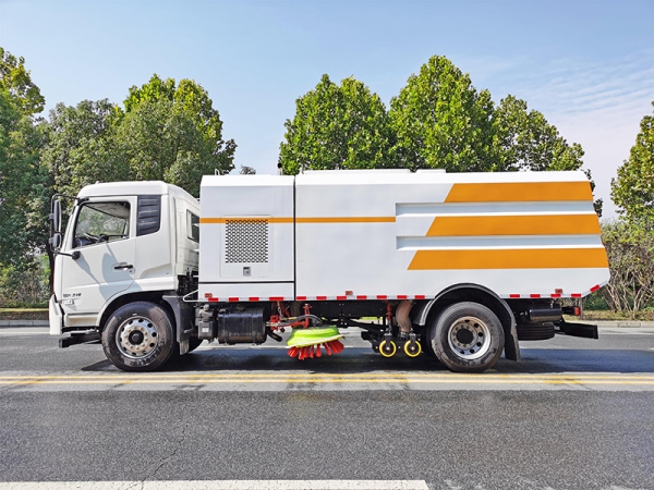 Dongfeng Tianjin 16 cubic meters road sweeper