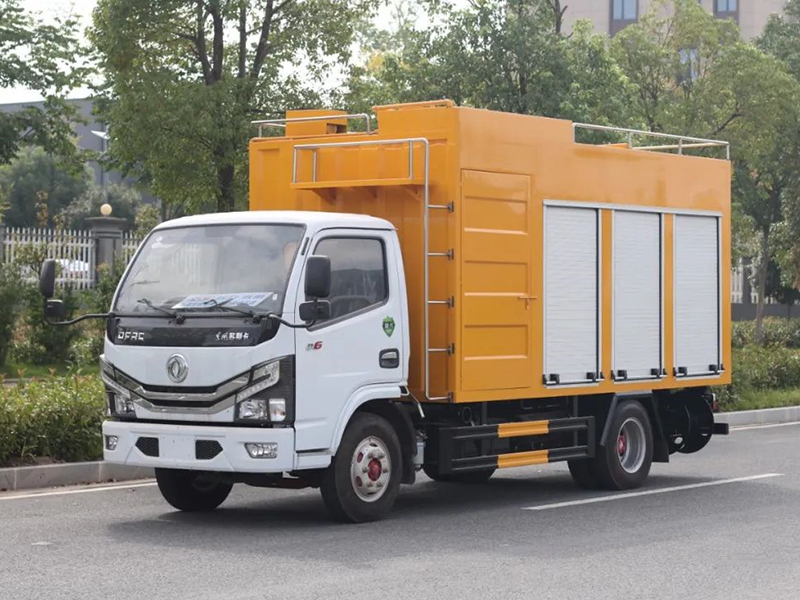 Dongfeng Dolica 3308 Suction and Purification Vehicle