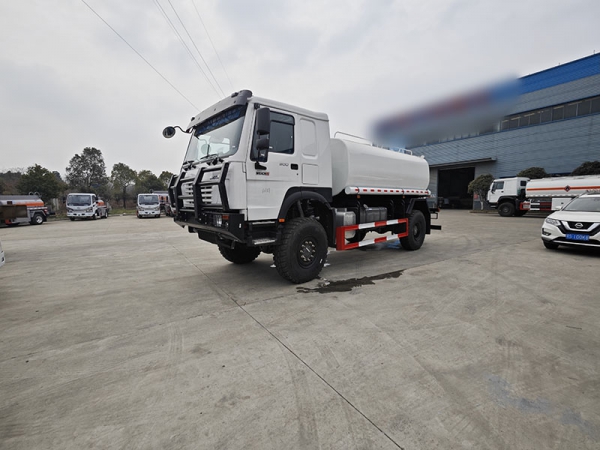 SINOTRUK Truck Haowo Engineering Chassis 10-ton Drinking Water Truck