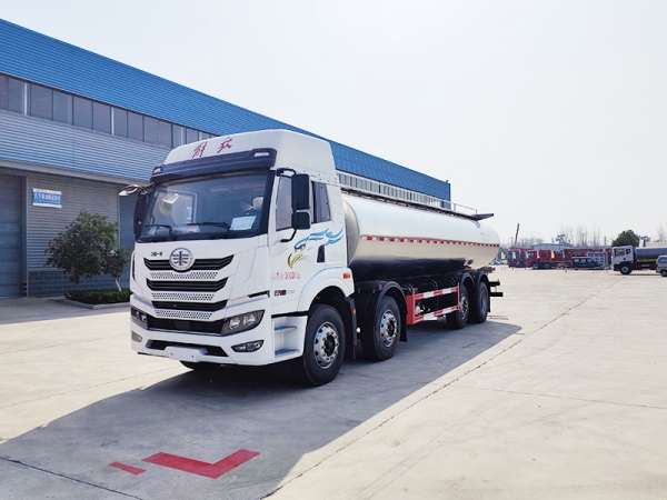 Jiefang front four rear six 22 square milk tanker