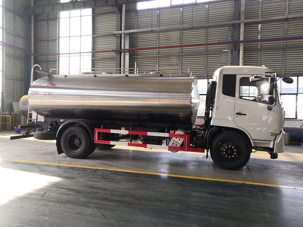 Dongfeng Tianjin 13 square meters milk tanker