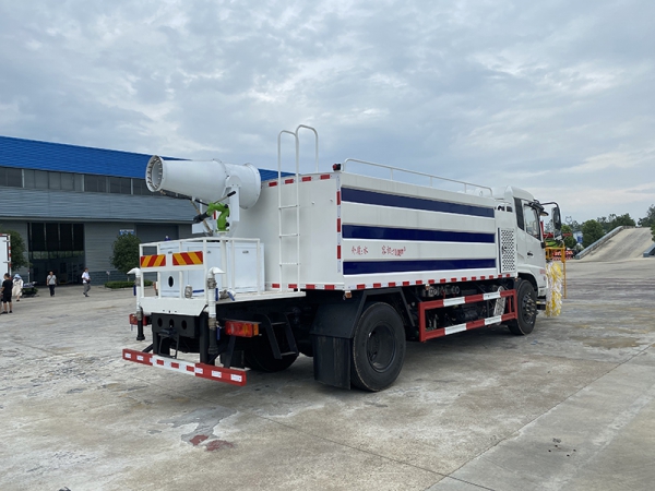 Dongfeng Tianjin High-speed City Spray Guardrail Cleaning Vehicle