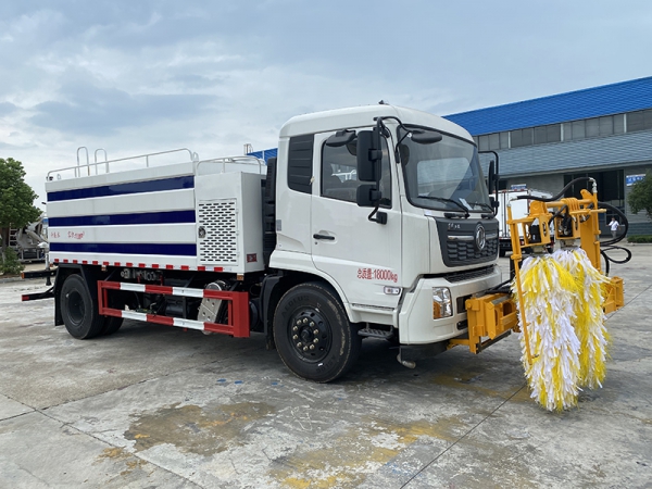 Dongfeng Tianjin High-speed City Spray Guardrail Cleaning Vehicle