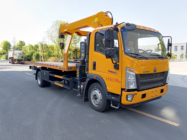 SINOTRUK Vehicle Haworth One-Trailer-Two With Crane Clearance Truck