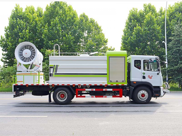 Dongfeng D9 square tank dust suppression 4500 wheelbase 80 meters fog gun