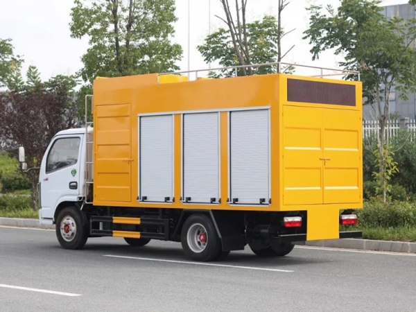 Dongfeng Dolica 3308 Suction and Purification Vehicle