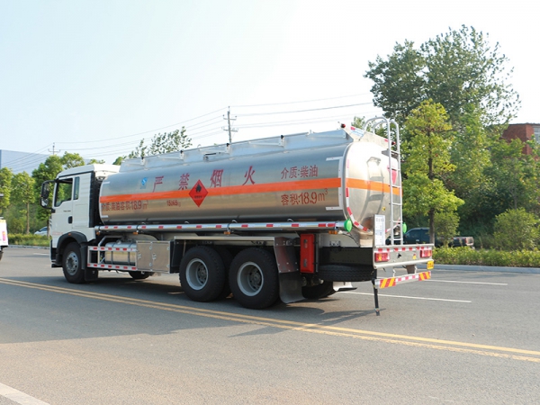 SINOTRUK Duty Truck 17T Aluminum Alloy Tanker