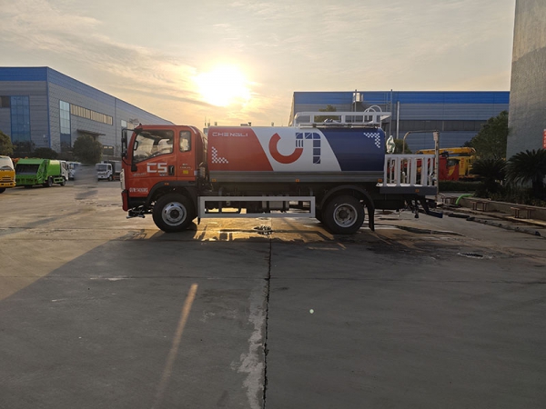 SINOTRUK Vehicle Haworth 8-ton Drinking Water Truck